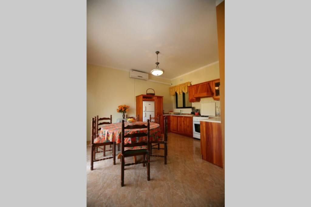 Spacious Apartment In Marsalforn, Gozo Ngoại thất bức ảnh